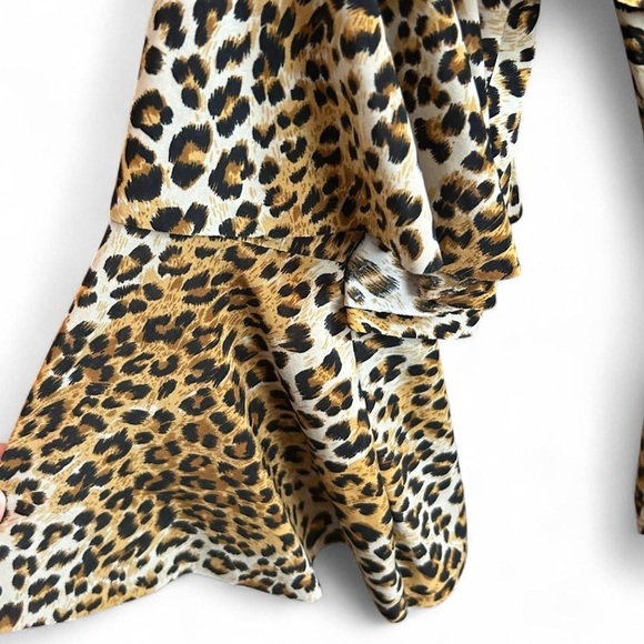 Leopard Print Bodysuit Med |  Off Shoulder  | Bell Sleeve 🐆 Total Y2K vibes! - Picture 8 of 8